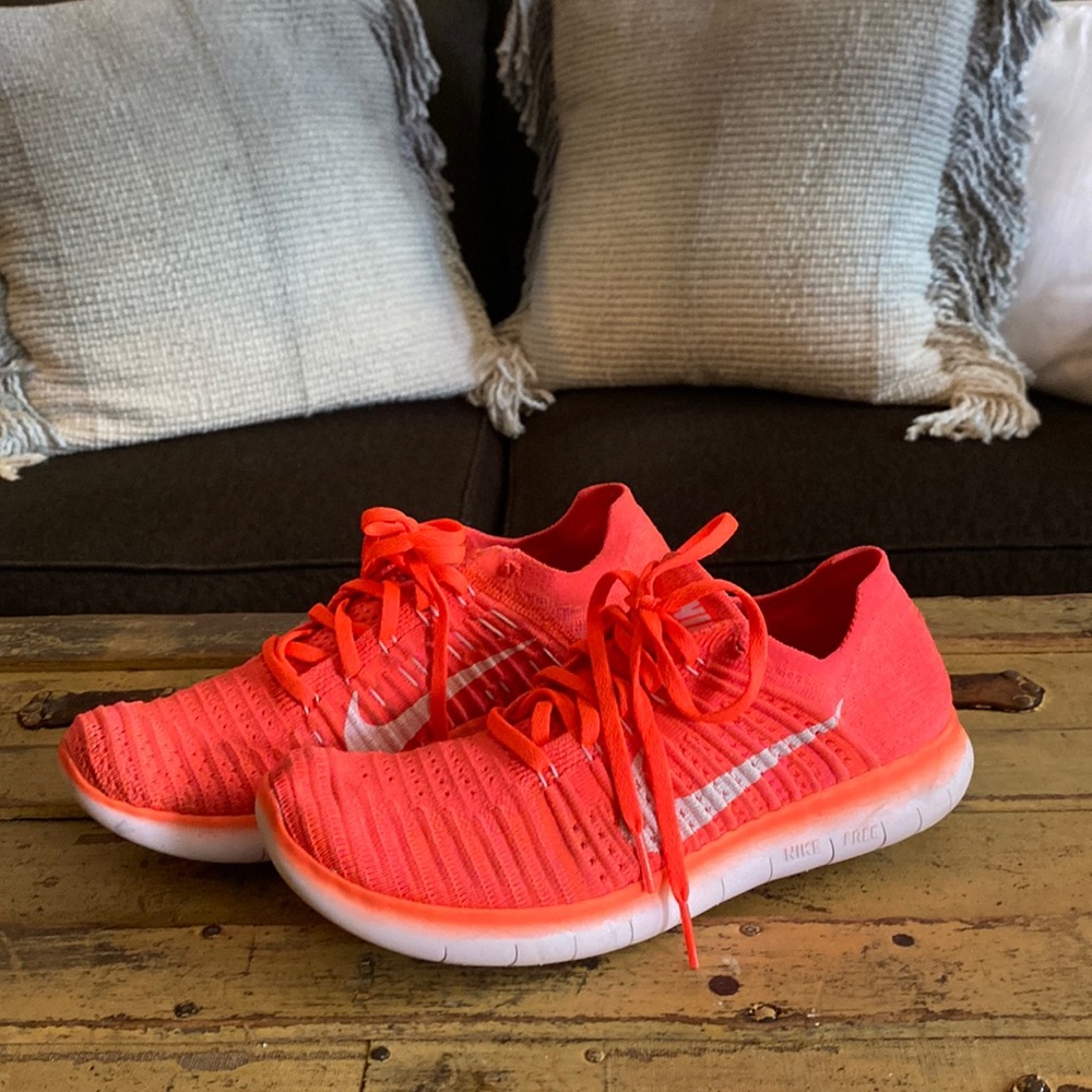 NIKE WOMENS FLYKNIT FREE RUN SNEAKERS NEON ORANGE RED WOMENS SZ 9.5 UNISEX